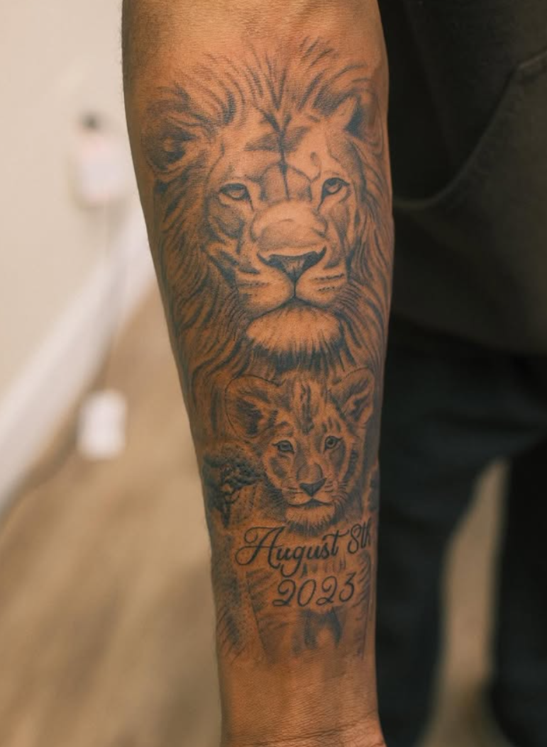 Lion forearm